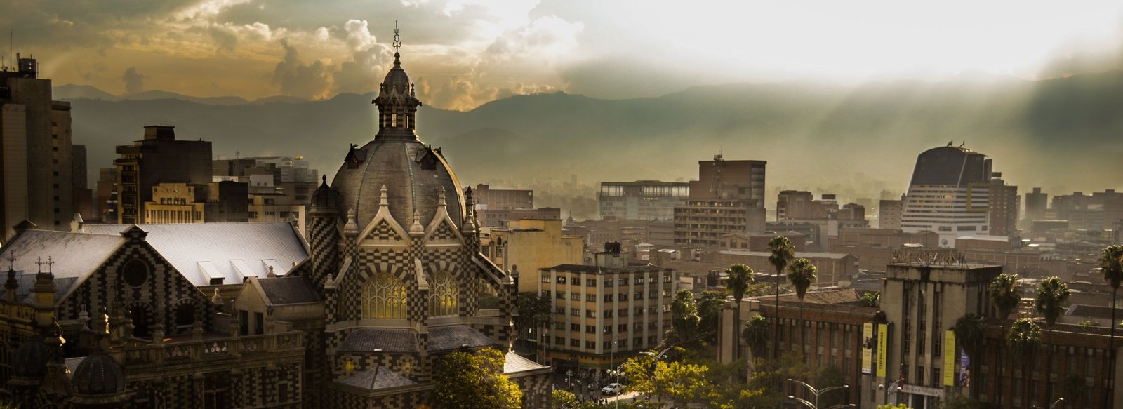 <small>ALIADO URBANO</small>tu aliado